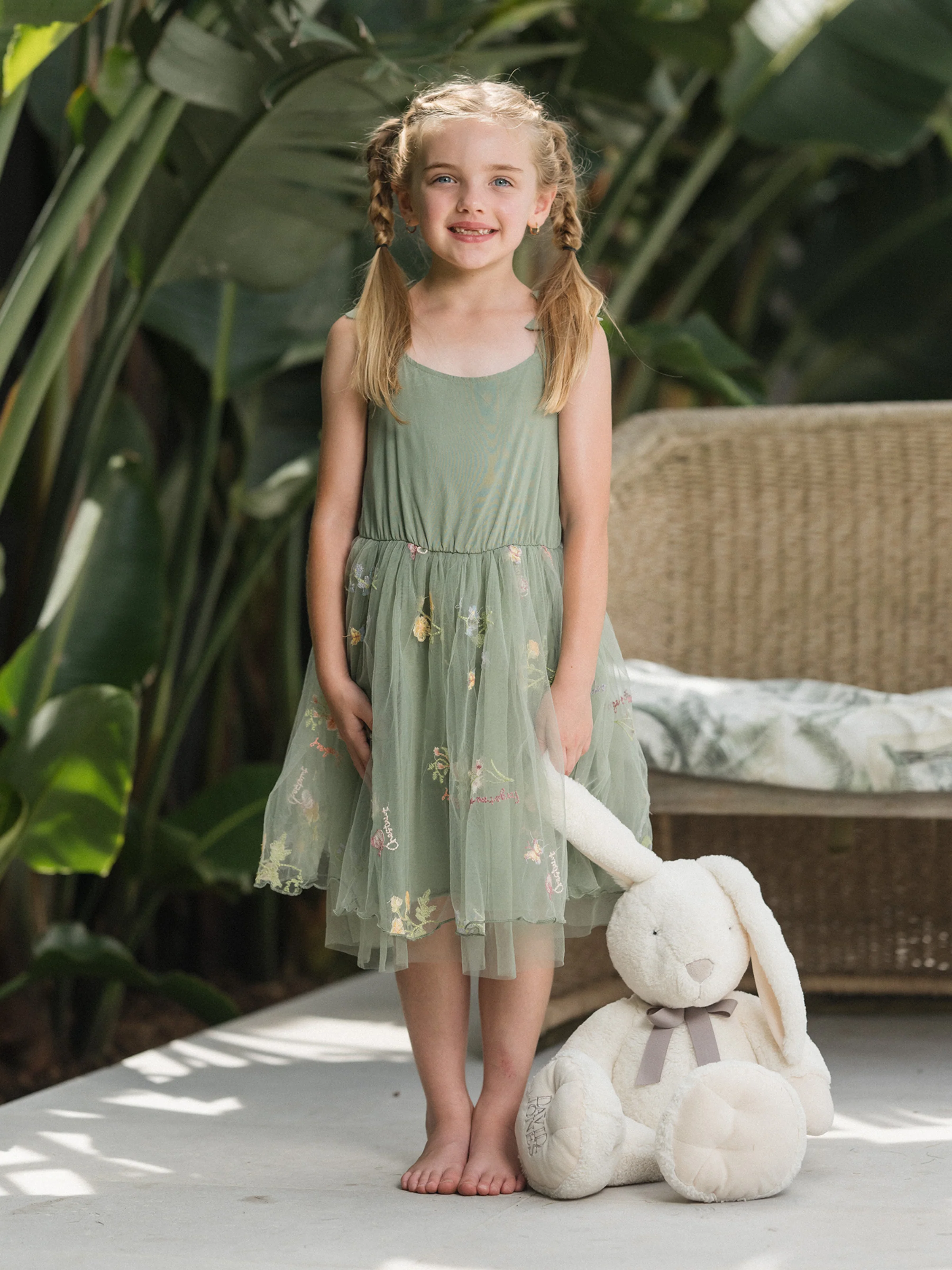 26805-toddler-kid-girl-flower-embroidered-v-neck-strappy-mesh-dress-green-1.webp Toddler/Kid Girl Flower Embroidered V-neck Strappy Mesh Dress Green